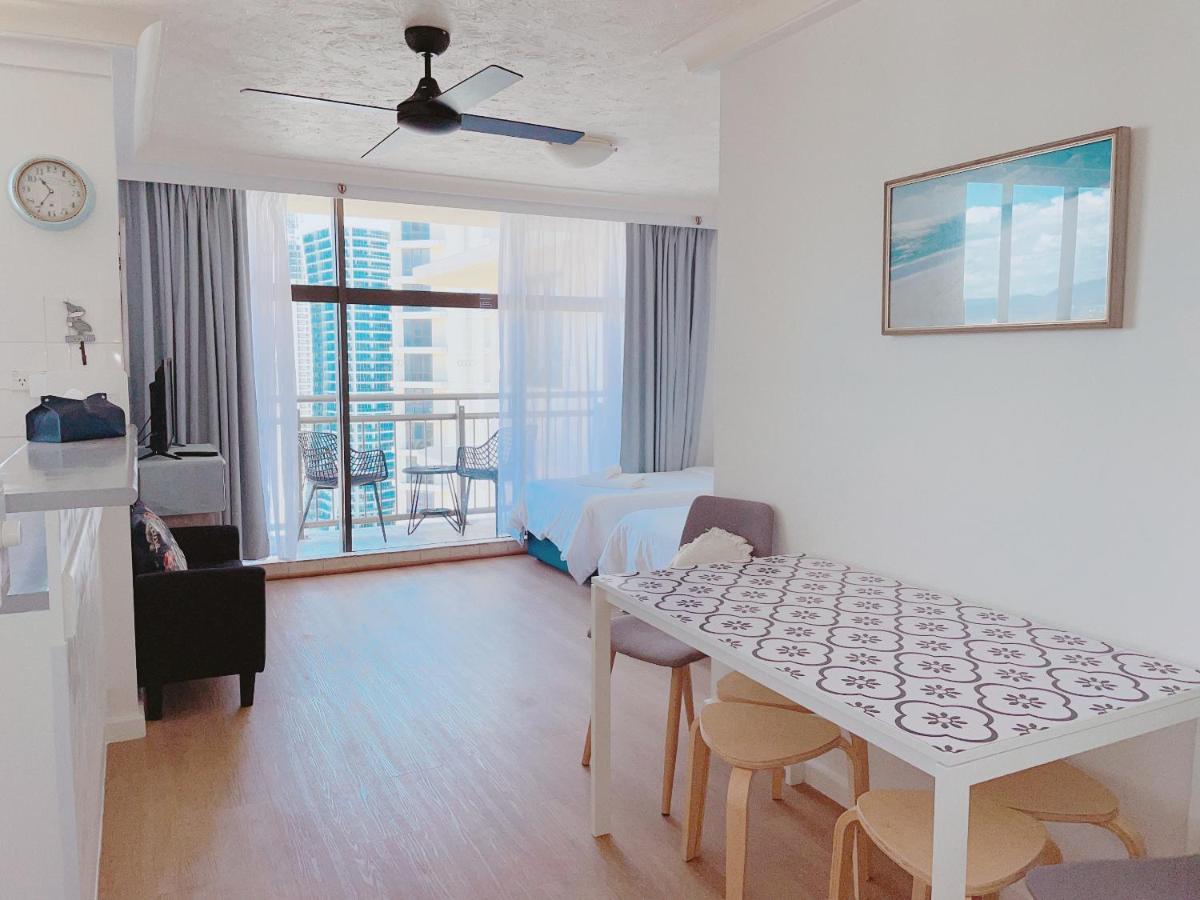 1 Bedroom And 1 Living Room Family Suite Gold Coast Exterior photo